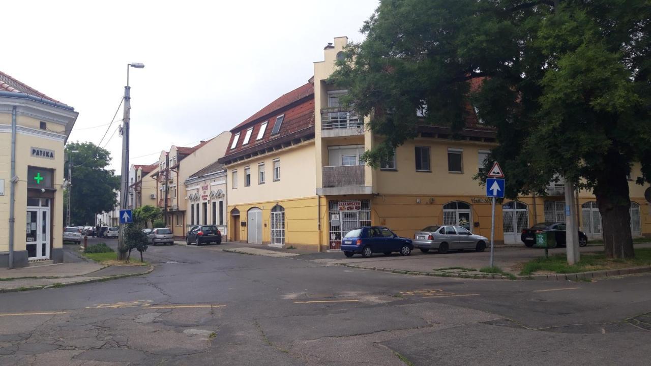 Buckingham Palace Apartman, Debrecen Apartment Exterior photo